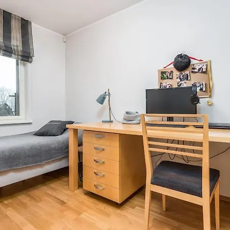Spacious 3-bedroom With Balcony And Free Parking * Tallin